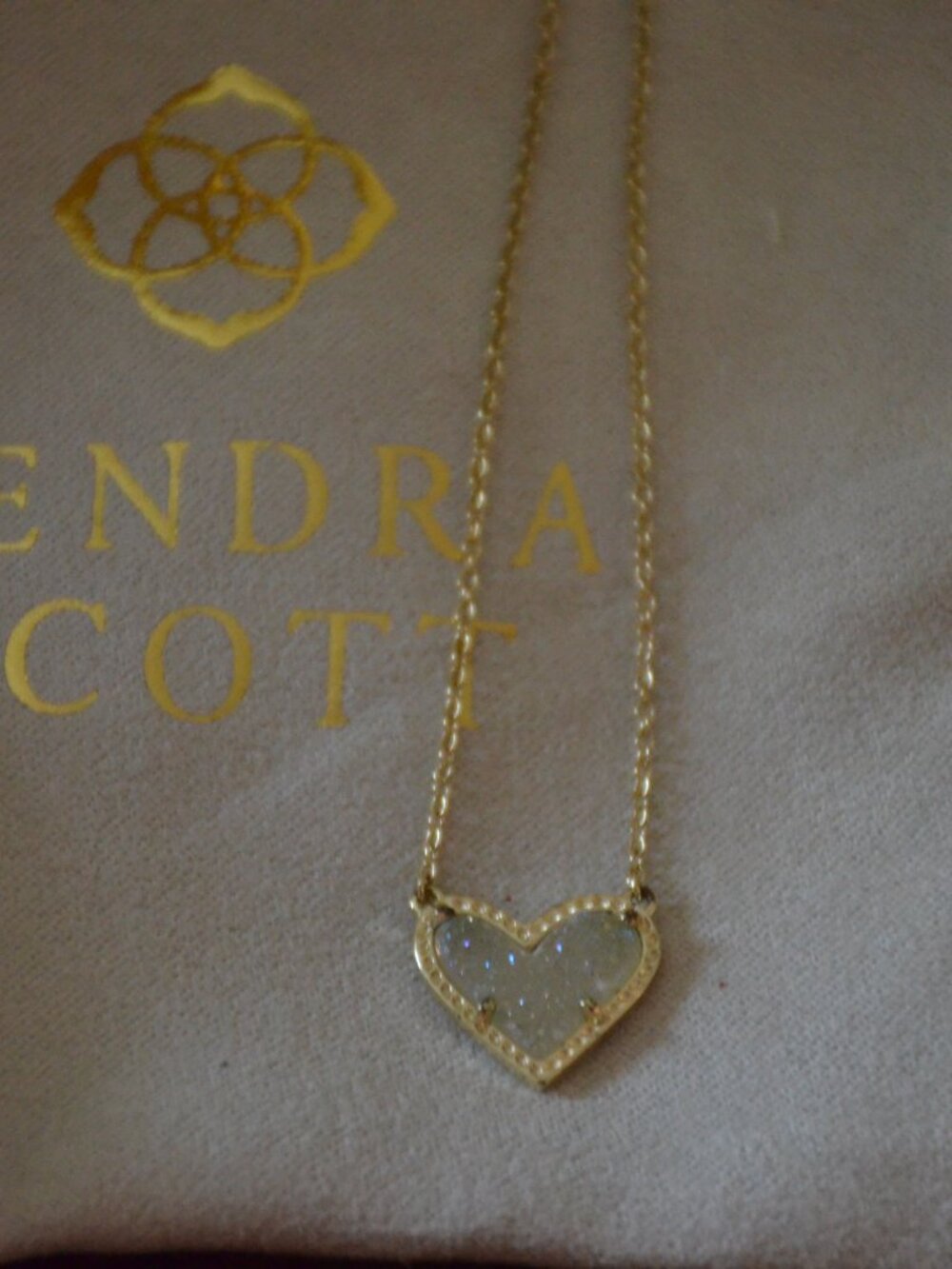 Lot of Kendra Scott Gold Tone necklaces with pouches - Picture 4 of 7